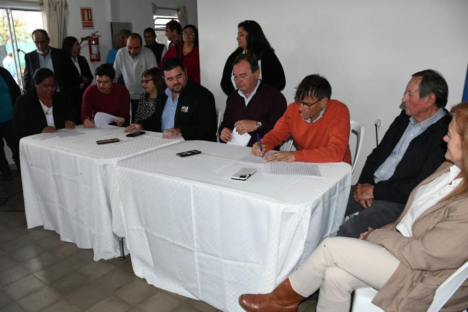 Firma de Convenios Sociales en Guichón