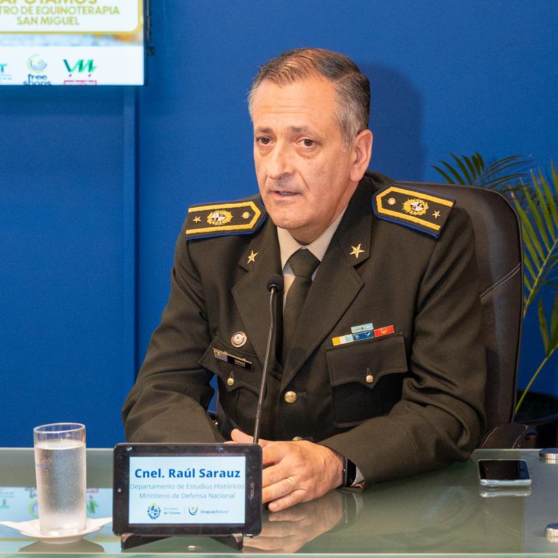 Jefe del Departamento de Estudios Históricos del Estado Mayor del Ejército, Cnel. Raúl Sarauz