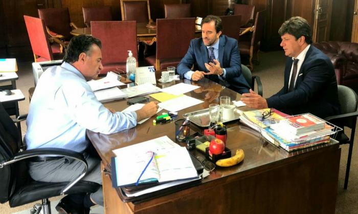 Ministro Germán Cardoso y Director General, Ignacio Curbelo reunidos con el Ministro de Salúd Pública, Daniel Salinas