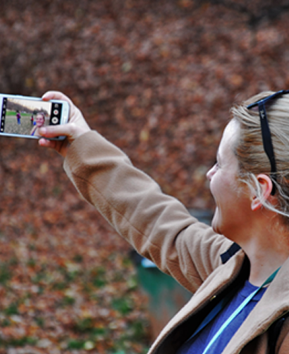 Mujer tomando una selfi