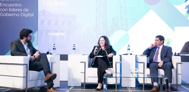 Charla sobre “Los ecosistemas digitales”.