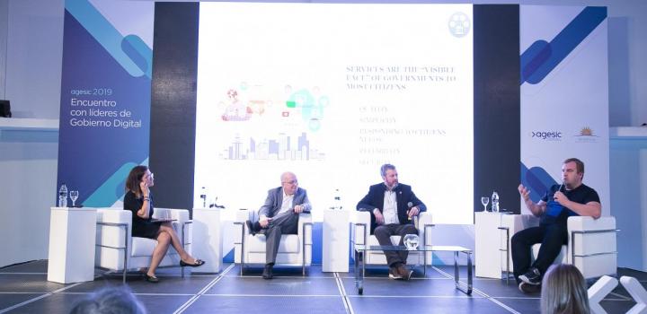 Charla “La próxima frontera para los servicios de gobierno”.