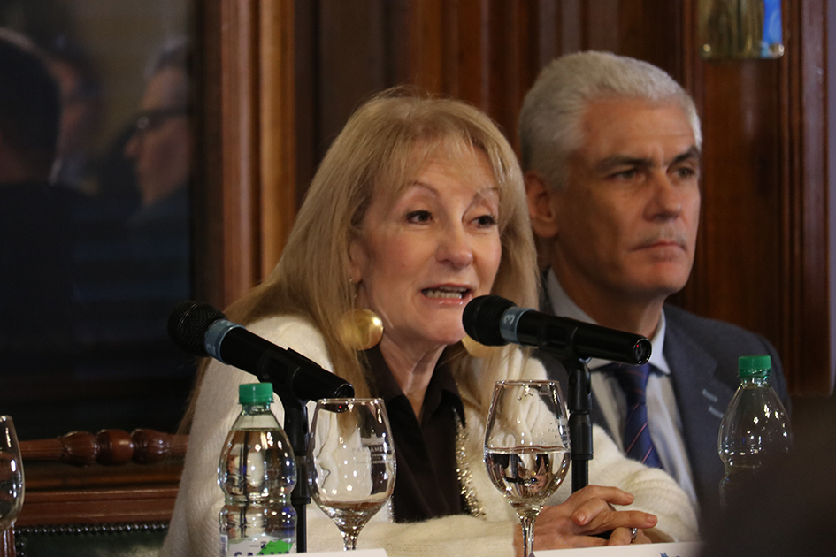 Carolina Cosse, presidenta de la Asamblea General y vicepresidenta de la República cerrando el panel