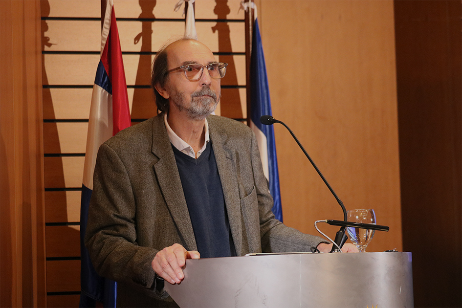 Jorge Abin, miembro del Consejo Directivo Honorario Jorge Abin como maestro de ceremonia abriendo el evento
