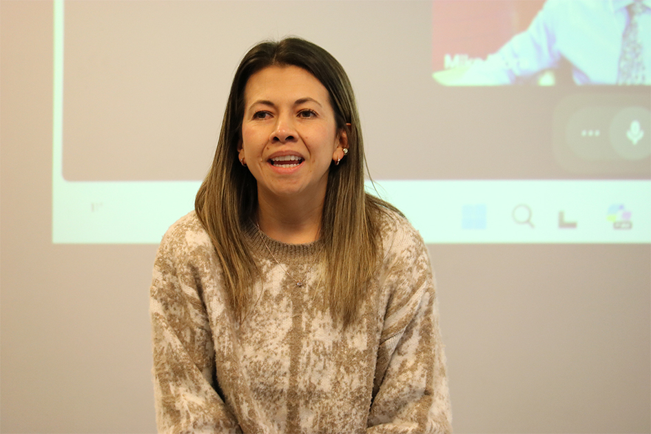 Natalia Albañil, gerenta de la Red Gealc Natalia Albañil, gerenta de la Red Gealc cerrando la actividad