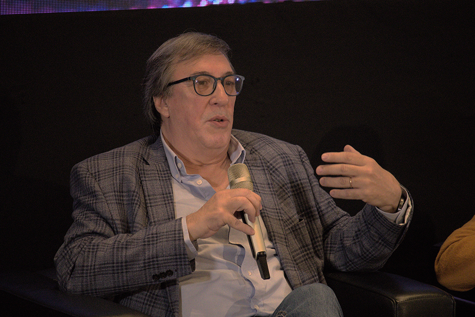 Amilcar Perea, presidente de Cámara Uruguaya de Tecnologías de la Información (Cuti) Amilcar Perea exponiendo sus ideas en el conversatorio