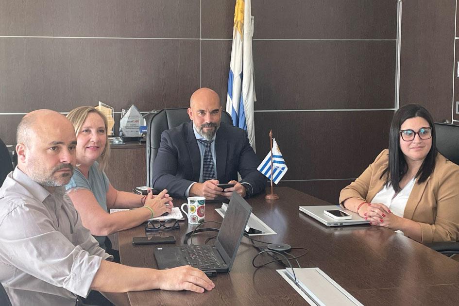 Hebert Paguas, Jimena Henández, Laura Amado y Juan Pablo García Hebert Paguas, Jimena Henández, Laura Amado y Juan Pablo García en la firma del convenio.