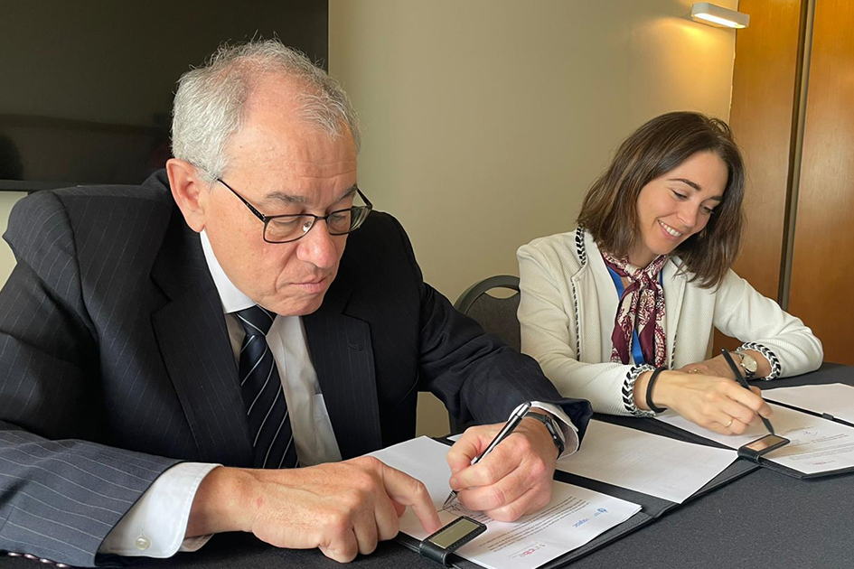 Daniel Mordecki, director ejecutivo de Agesic y Miriam Verde, secretaria general de INCIBE Daniel Mordecki, director ejecutivo de Agesic y Miriam Verde, secretaria general de INCIBE