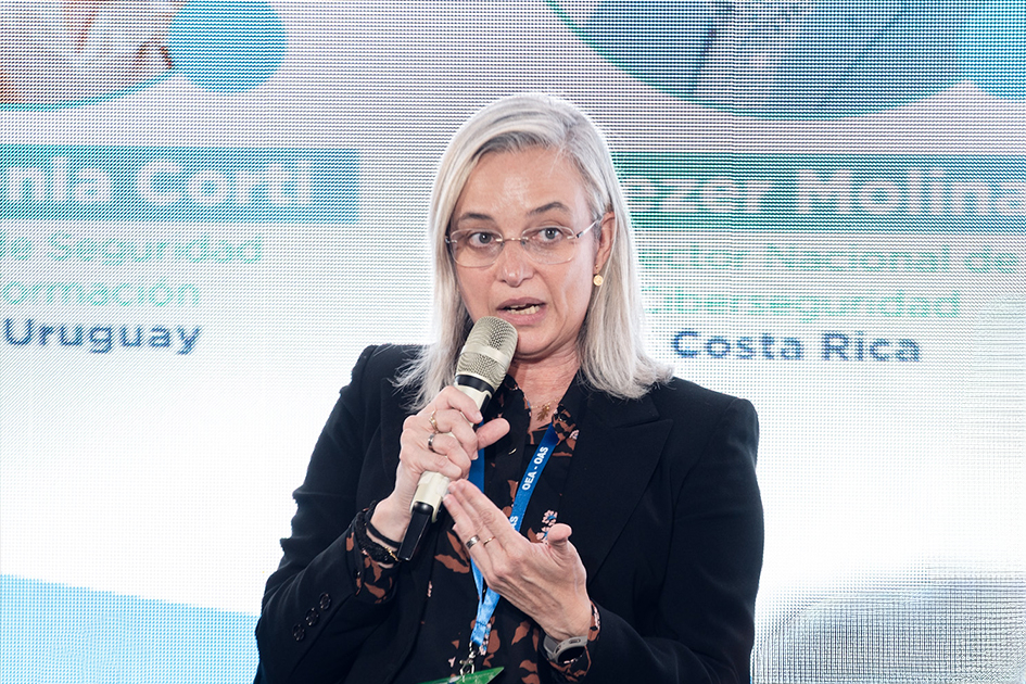 María Eugenia Corti, directora de Seguridad de la Información de Agesic María Eugenia Corti, directora de Seguridad de la Información de Agesic participando del panel