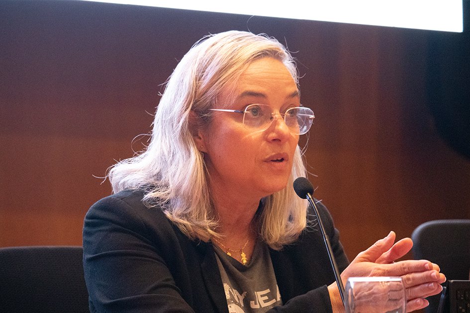 María Eugenia Corti, directora de Seguridad de la Información de Agesic. María Eugenia Corti, directora de Seguridad de la Información de Agesic exponiendo en el panel.