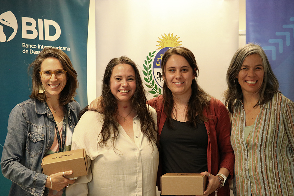 Grupo 4 del Datacamp parados para foto grupal.