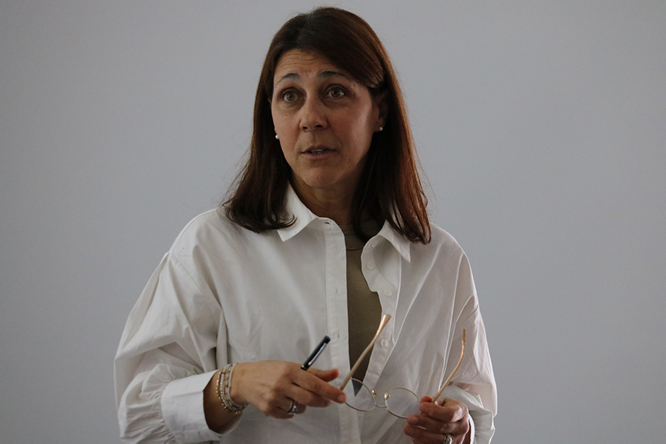 Virginia Pardo, directora del área Sociedad de la Información de Agesic. Virginia Pardo, directora del área Sociedad de la Información de Agesic exponiendo