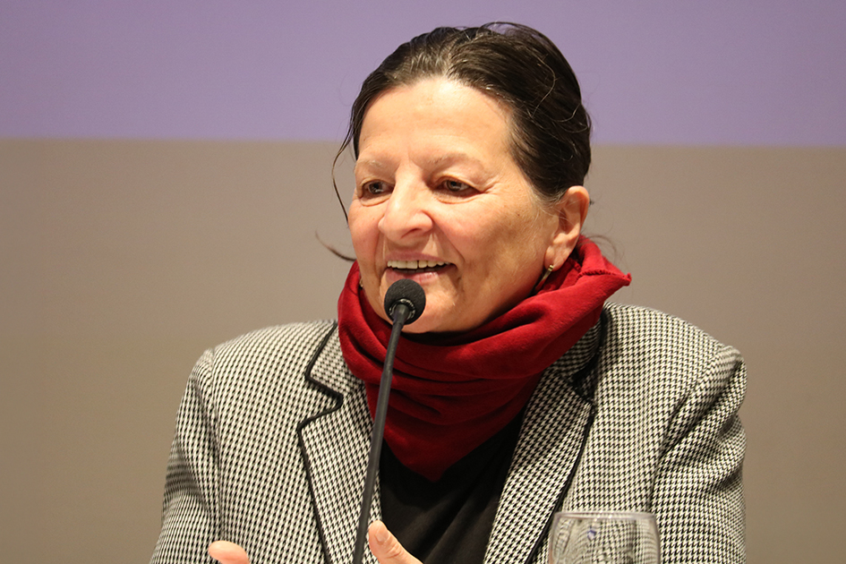 Cristina Zubillaga, directora ejecutiva de Agesic Cristina Zubillaga, directora ejecutiva de Agesic respondiendo a las consultas de la moderadora