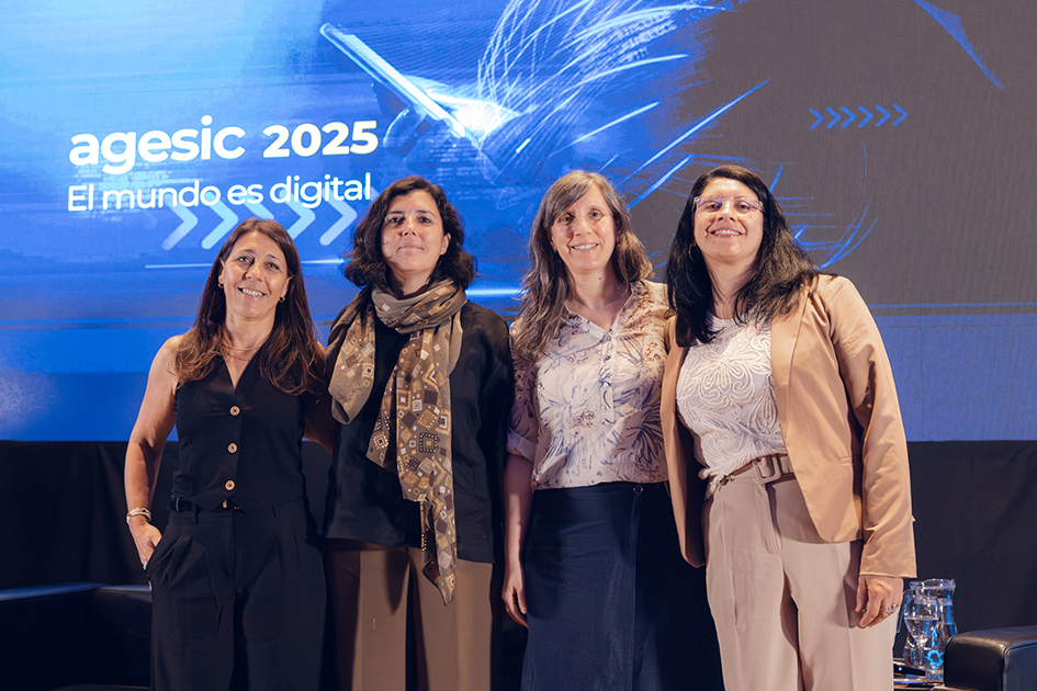 Panel “Equidad digital: una política pública innegociable” foto de pie