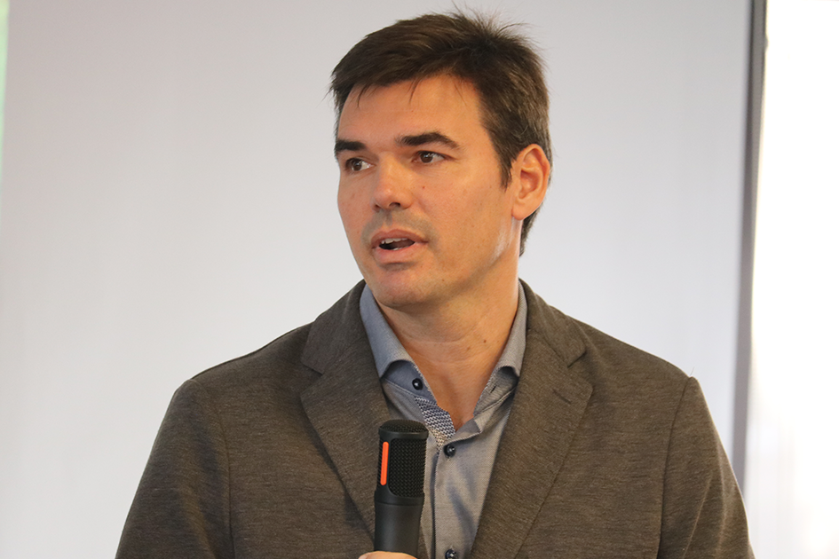 Marcelo Lanfranconi representante de Cámara Fintech respondiendo las preguntas del moderador