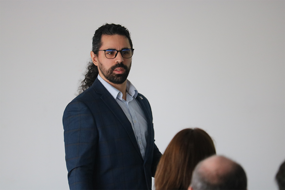 Joaquín Cabrera, gerente del CERTuy Joaquín Cabrera, gerente del CERTuy brindando una charla al público