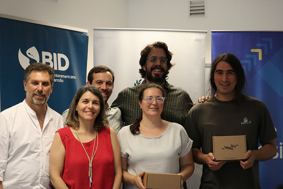 Grupo 6 del Datacamp parados para foto grupal.