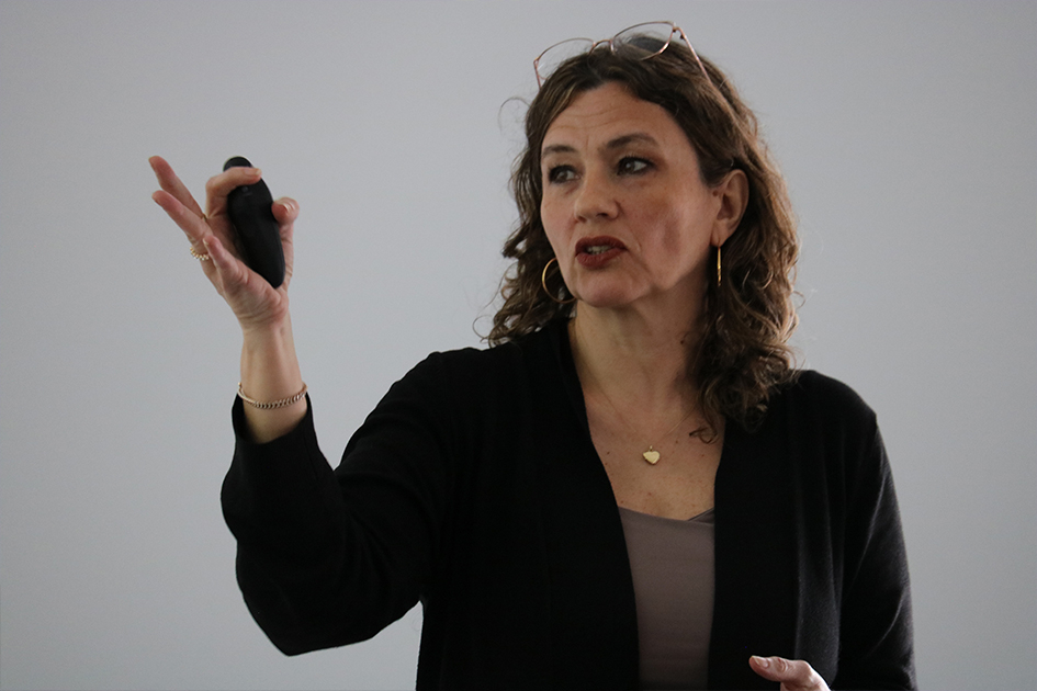 Soledad Graña, representante de la Ancap Soledad Graña, representante de la Ancap presentando su caso.