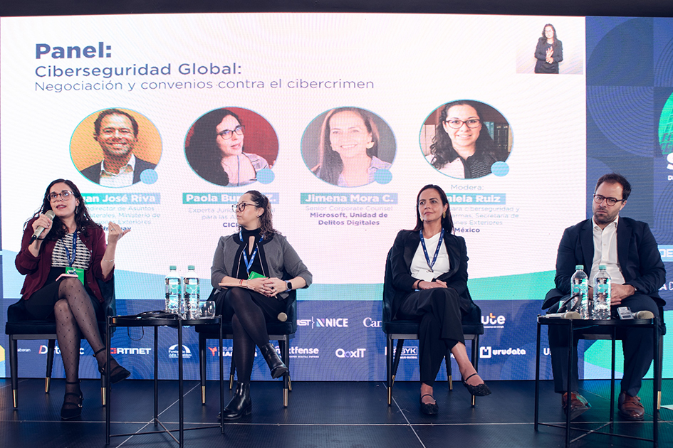 Panel - "Ciberseguridad global: negociación y convenios contra el cibercrimen" Integrantes del panel de Ciberseguridad global: negociación y convenios contra el cibercrimen