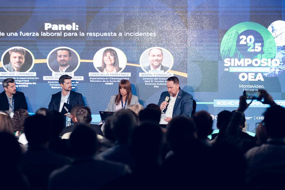 RICET - Panel: Creación de una fuerza laboral para la respuesta a incidentes  Panelista del RICET dialogando