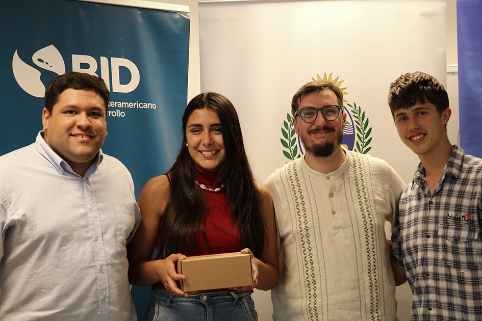 Grupo 7 del Datacamp parados para foto grupal.