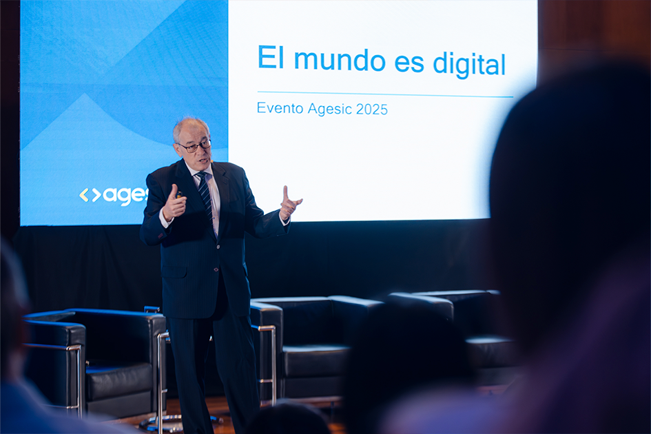 Daniel Mordecki director ejecutivo de Agesic presentando en el evento
