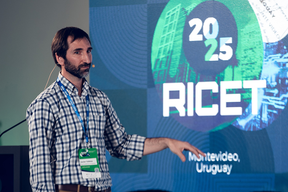 Javier Valena, Red Académica Uruguaya (RAU) Javier Valena, Red Académica Uruguaya (RAU), exponiendo