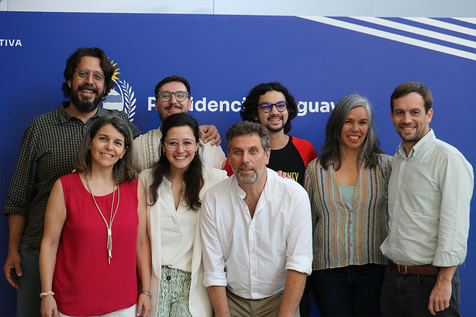 Foto grupal de expositores.