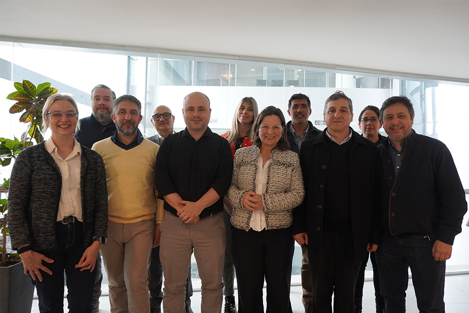 Representantes del MI, DNIC y Agesic de pie para la foto