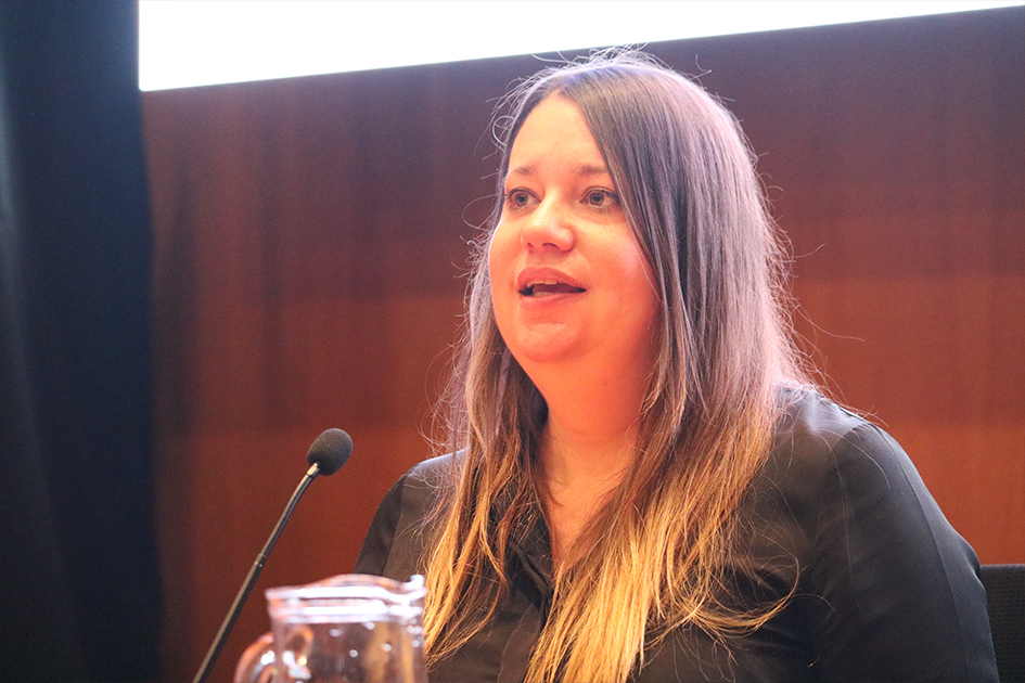 Mariana Kiefer, jefa de la Oficina de la UNODC. Mariana Kiefer, jefa de la Oficina de la UNODC brindando una charla en la Feria de Mentorías.