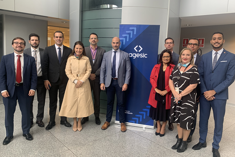 Hebert Paguas y Laura Amado junto a representantes del gobierno de Alagoas.