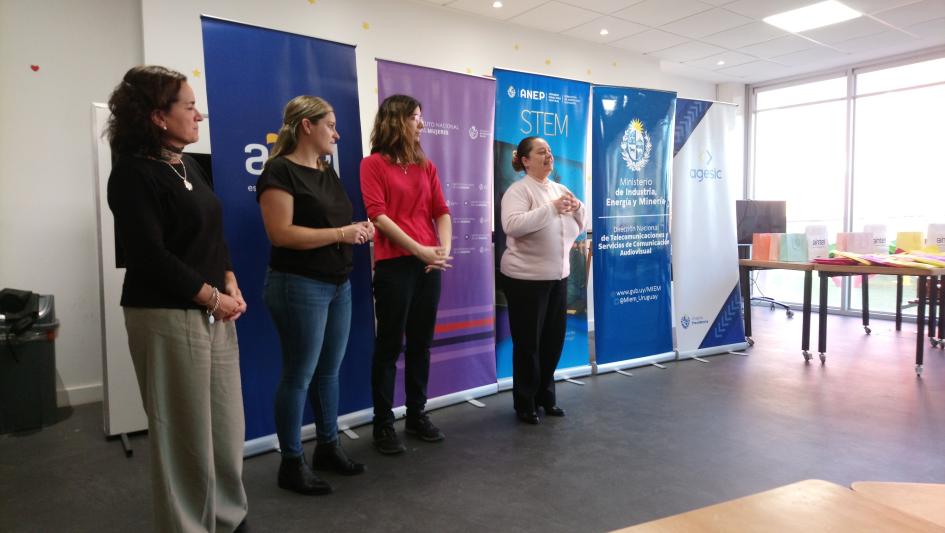 Mariana Arsuaga, Matilde Casabó, Laura Otamendi y Virginia Alonso durante la actividad de premiación 