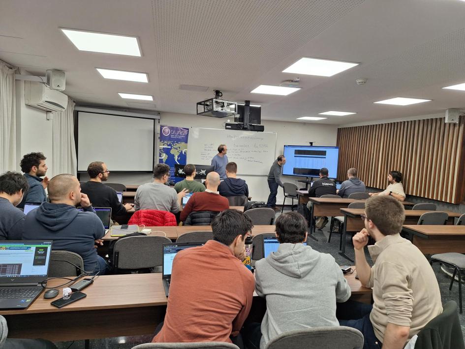 Participantes del entrenamiento en ciberseguridad.