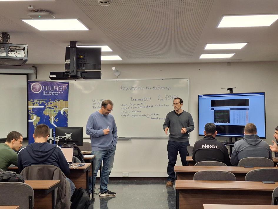 Participantes del entrenamiento en ciberseguridad.