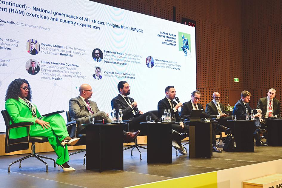 Autoridades participantes de la sesión ministerial. Fuente: UNESCO. Autoridades participantes de la sesión ministerial. Fuente: UNESCO.