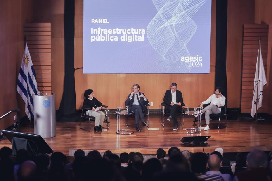 Elena Machuca, Alfonso Fernández, Javier Barreiro y Manuel Aguilera Elena Machuca, Alfonso Fernández, Javier Barreiro y Manuel Aguilera en el Panel de DPI