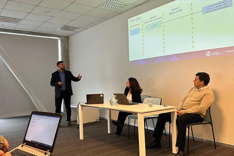 Mejora en el proceso de reportes de incidentes y solicitudes de expediente digital. Personas presentando las mejoras en el proceso de Expediente Digital.
