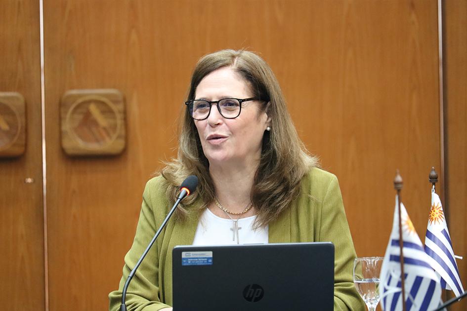 Elisa Facio, ministra de Industria, Energía y Minería de Uruguay Elisa Facio, ministra de Industria, Energía y Minería de Uruguay en la apertura de la reunión
