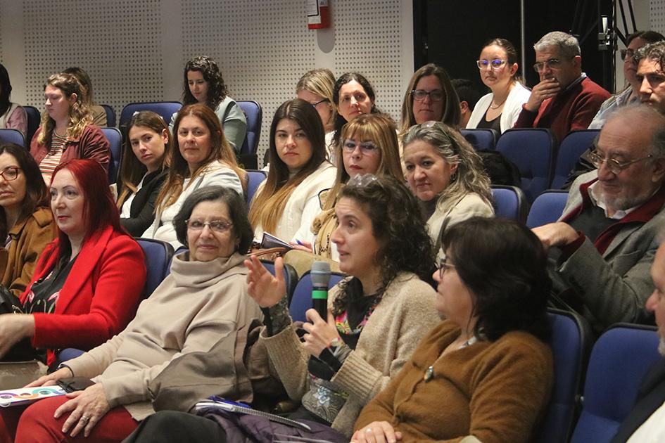 Jornadas de Ciudadanía Digital 2024 Persona del pública participando del intercambio en la Jornada de Ciudadanía Digital