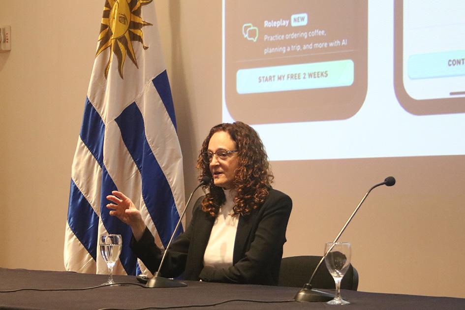 Guadalupe Nogués, doctora en Ciencias Biológicas de la Universidad de Buenos Aires. Exponente internacional Guadalupe Nogués, brindando una charla en las Jornadas de Ciudadanía Digital