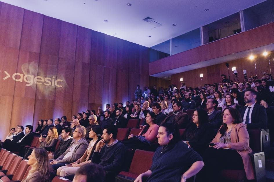Evento Agesic 2024 Personas escuchando atentamente el evento