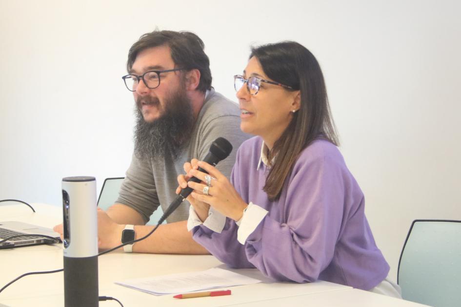 Virginia Pardo y Daniel Carranza - Quinto Plan de de Acción Nacional de Gobierno Abierto Virginia Pardo y Daniel Carranza exponiendo en la mesa de rendición de cuentas del Quinto Plan