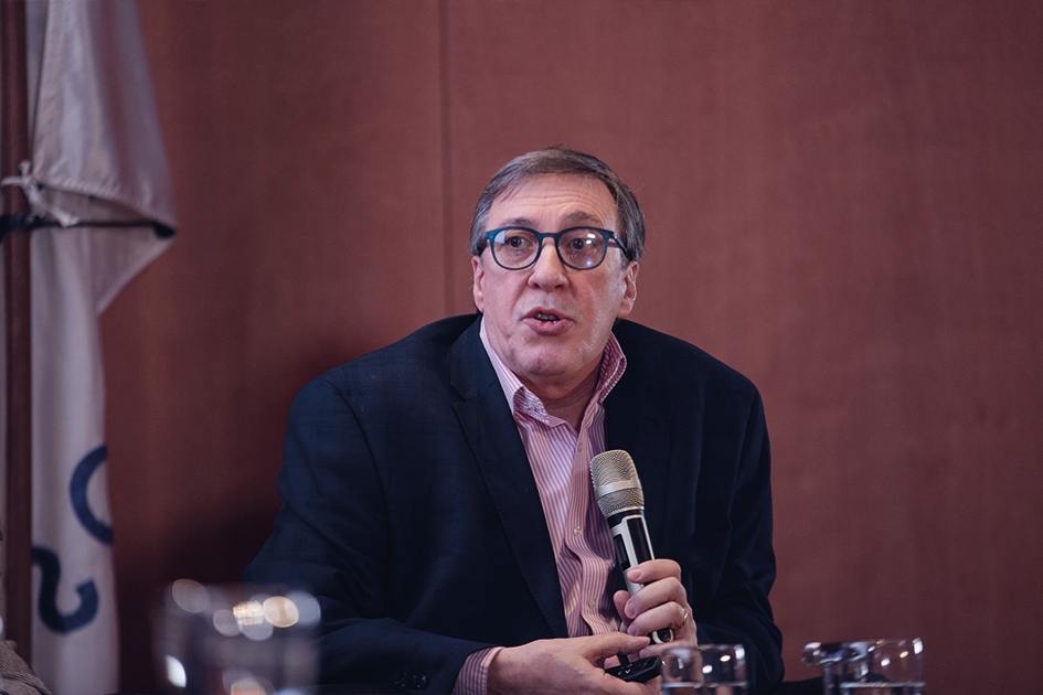Amilcar Perea, presidente de Cuti Amilcar Perea, presidente de Cuti exponiendo durante el panel