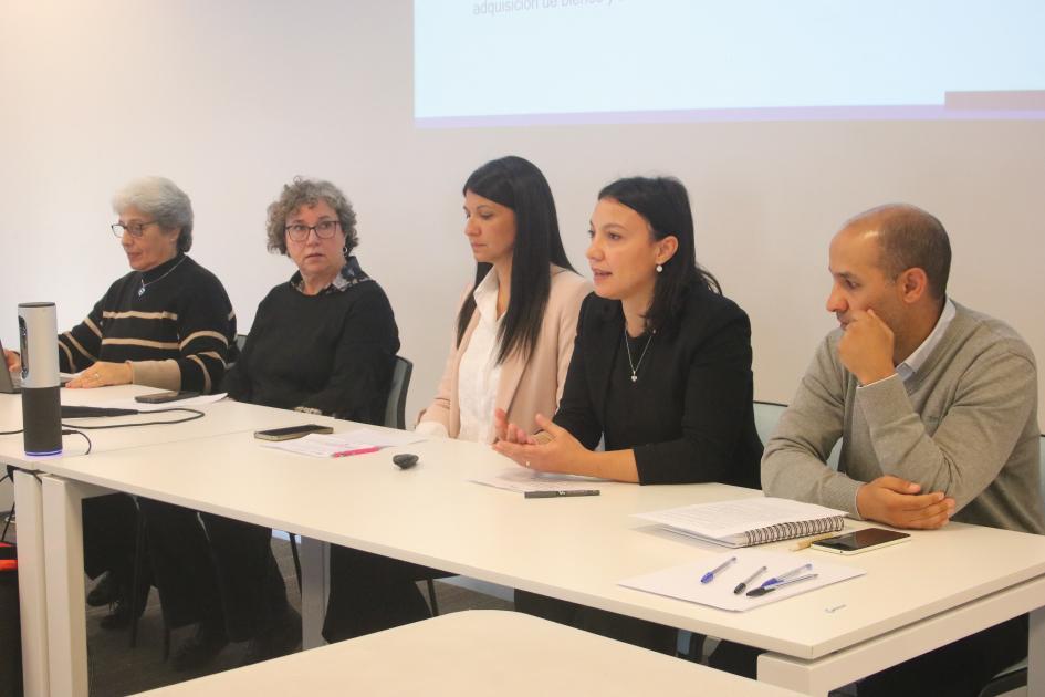 Nancy Ibarra, Graciela Romero, Natalia Ferreri, María Roldós y Sebastián Pereyra Nancy Ibarra, Graciela Romero, Andrea Cutrin, María Roldós y Sebastián Pereyra exponiendo en panel