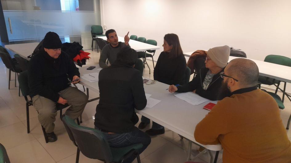 Integrantes de Agesic y participantes del taller durante la actividad de Experiencia de Usuario 