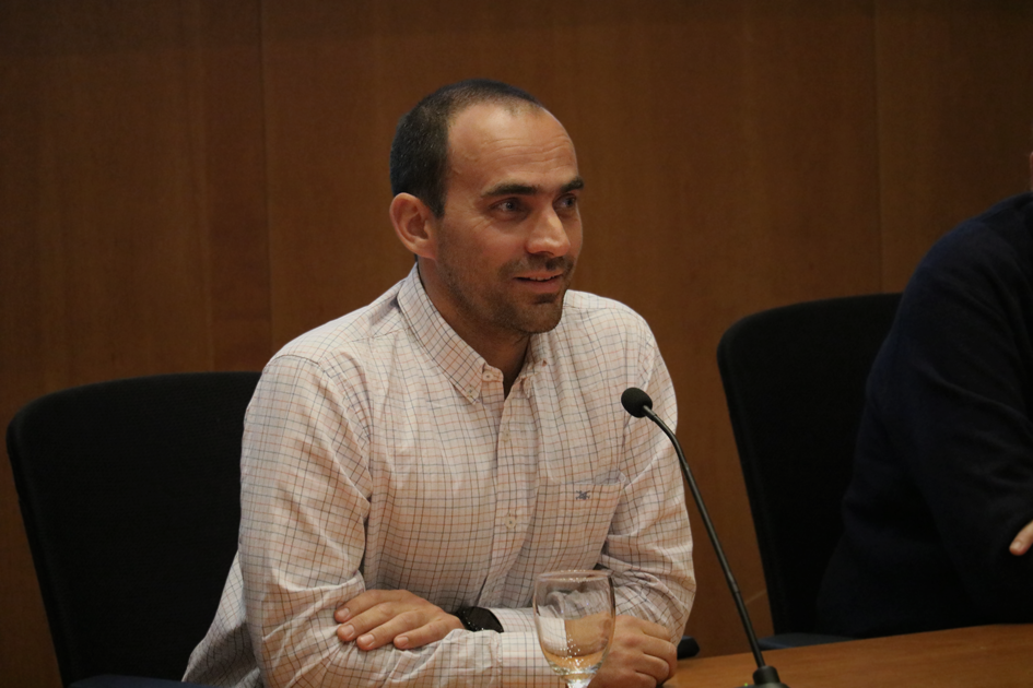 Enrique Lev, gerente de Telecomunicaciones de Ceibal participando en el panel de apertura