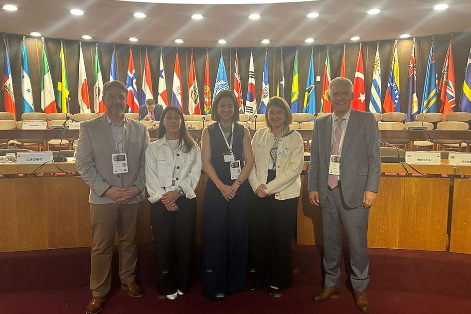 Gabriel Hernández, Virginia Pardo, Mercedes Aramendía, Ana Rocanova y Rodrigo Goñi Gabriel Hernández, Virginia Pardo, Mercedes Aramendía, Ana Rocanova y Rodrigo Goñi. eLAC