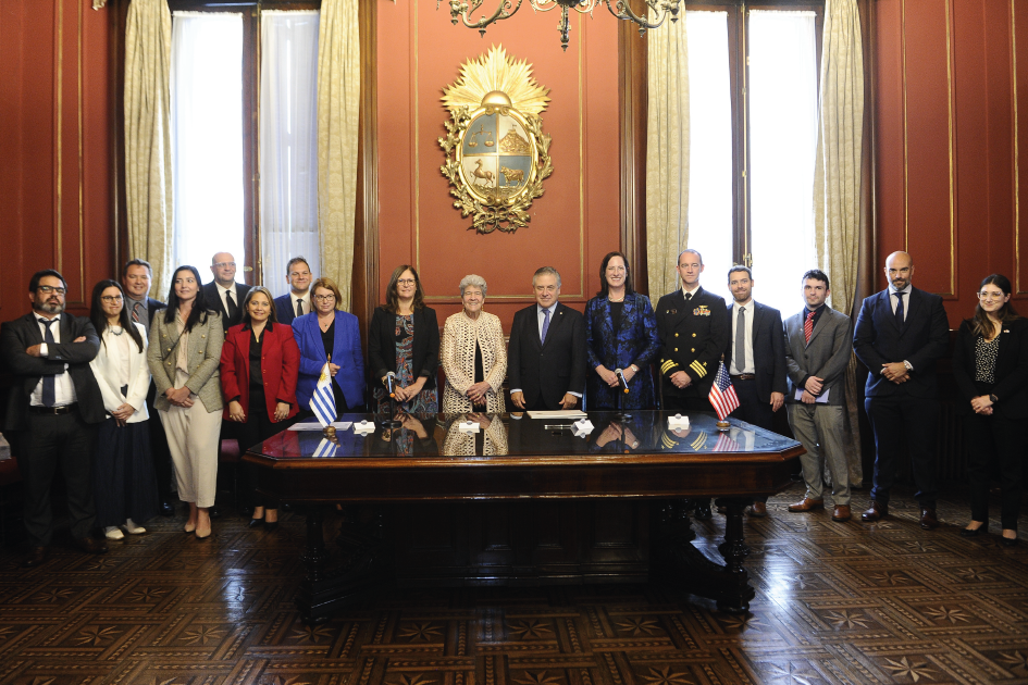 Autoridades de Estados Unidos y Uruguay Autoridades de Estados Unidos y Uruguay