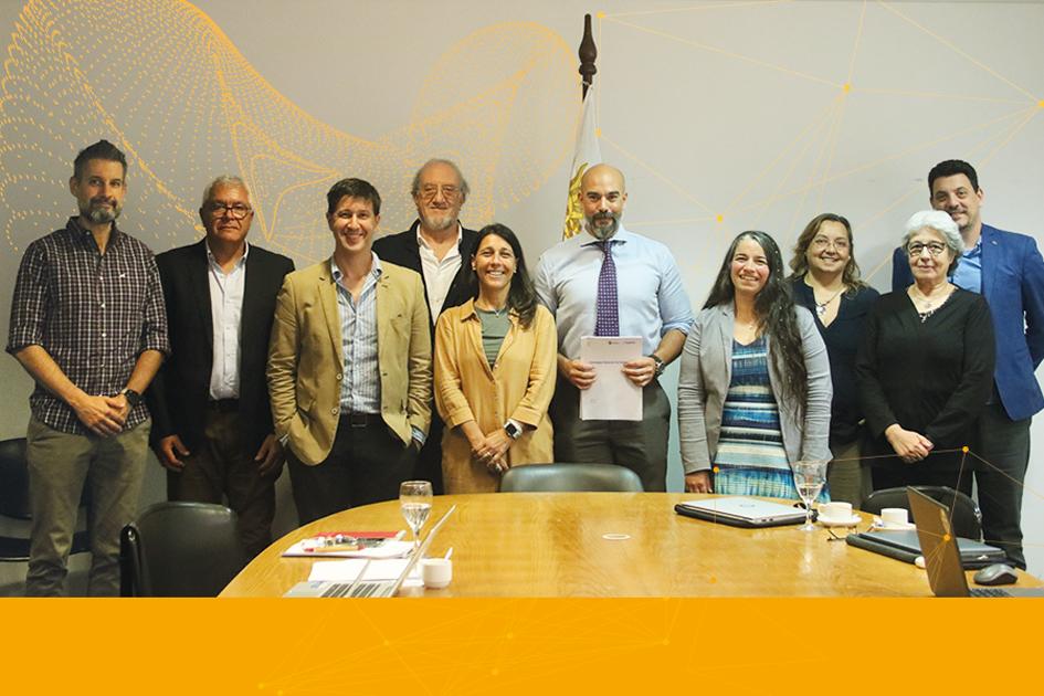 Autoridades de organismos en la aprobación de la Estrategia Nacional de Datos 2030 Autoridades de organismos participando de la aprobación de la Estrategia Nacional de Datos 2030