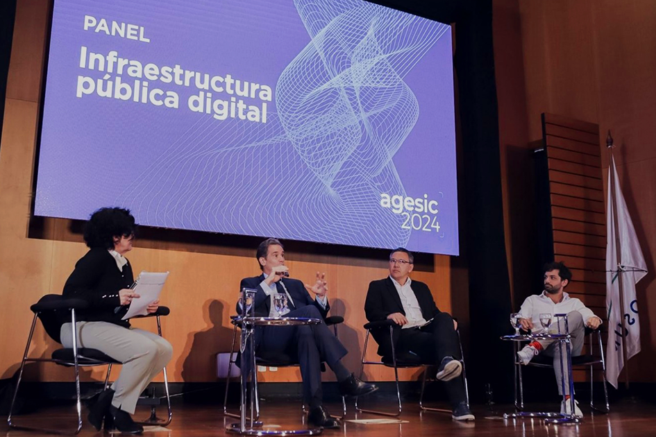 Elena Machuca, Alfonso Fernández, Javier Barreiro y Manuel Aguilera Elena Machuca, Alfonso Fernández, Javier Barreiro y Manuel Aguilera en el panel de DPI